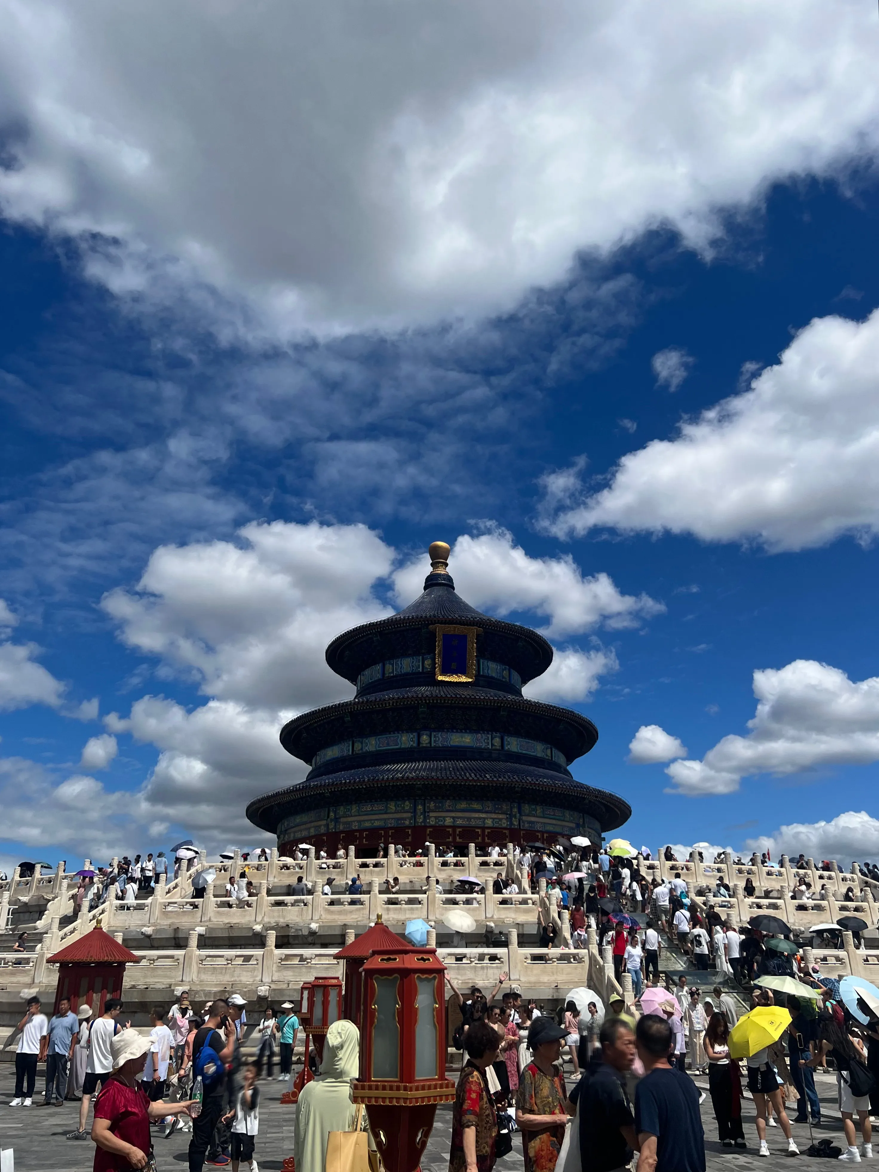 沢山の人で賑わう祈年殿周辺