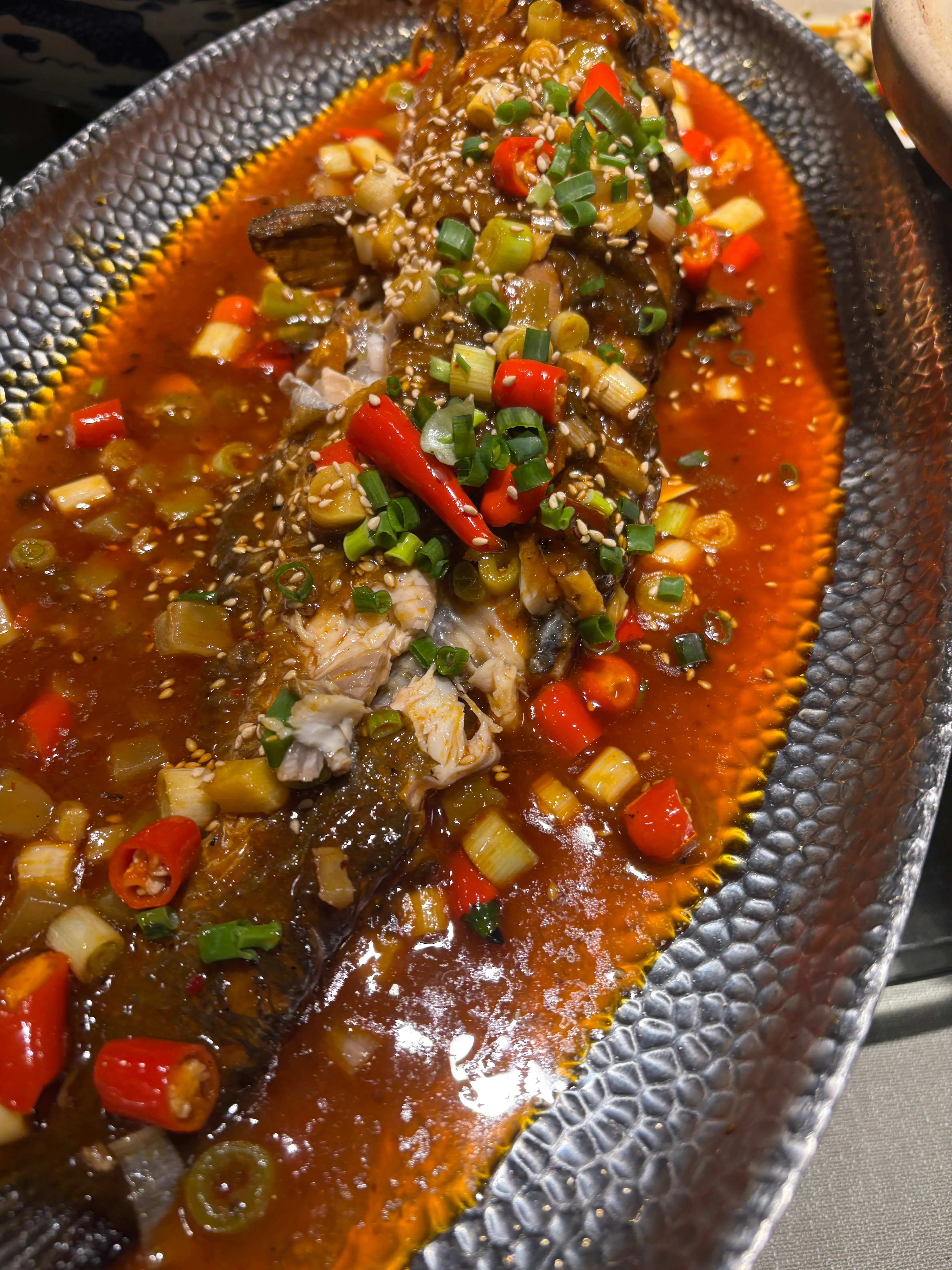 蒸した川魚の唐辛子漬け