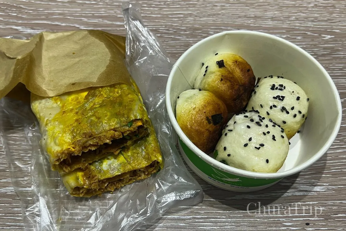 焼き小籠包はお汁がビシャ！と飛びました！お気をつけて！