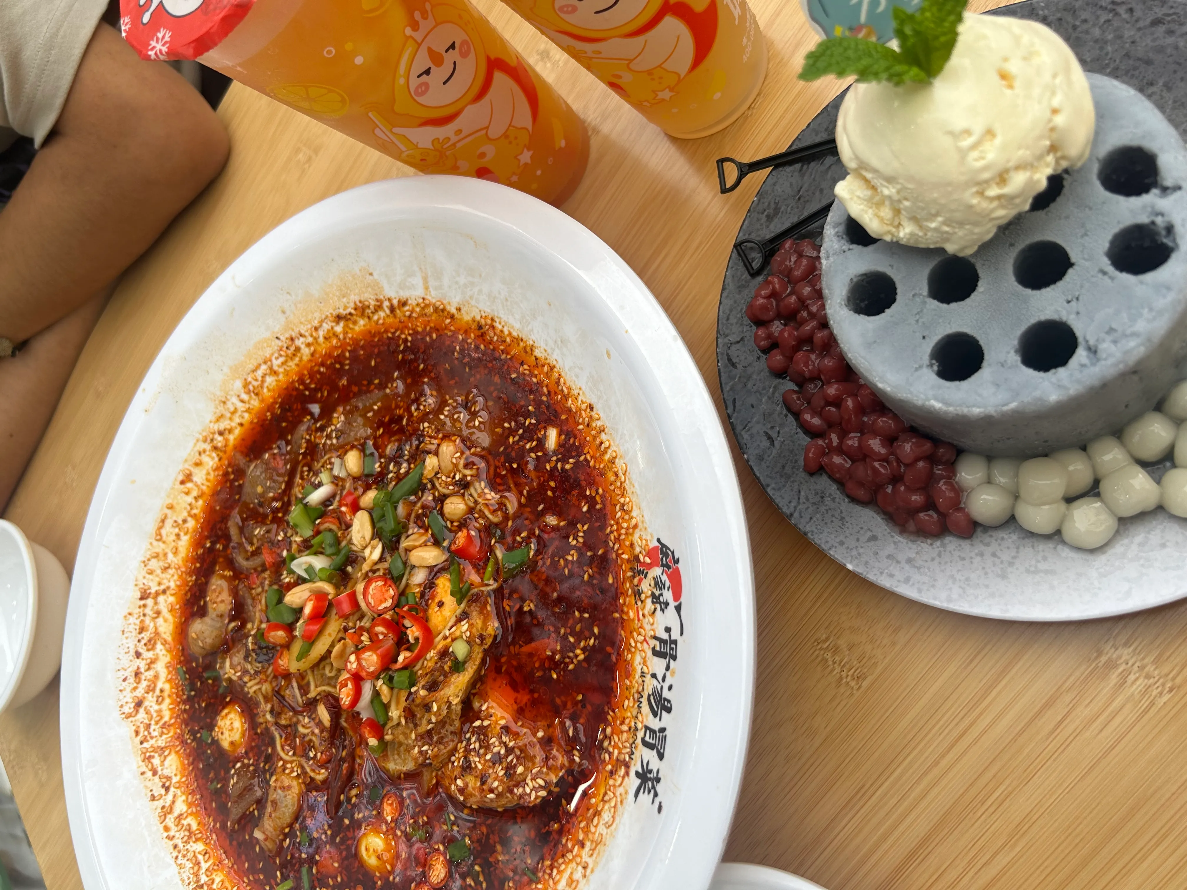 麻辣湯とゴマのアイス