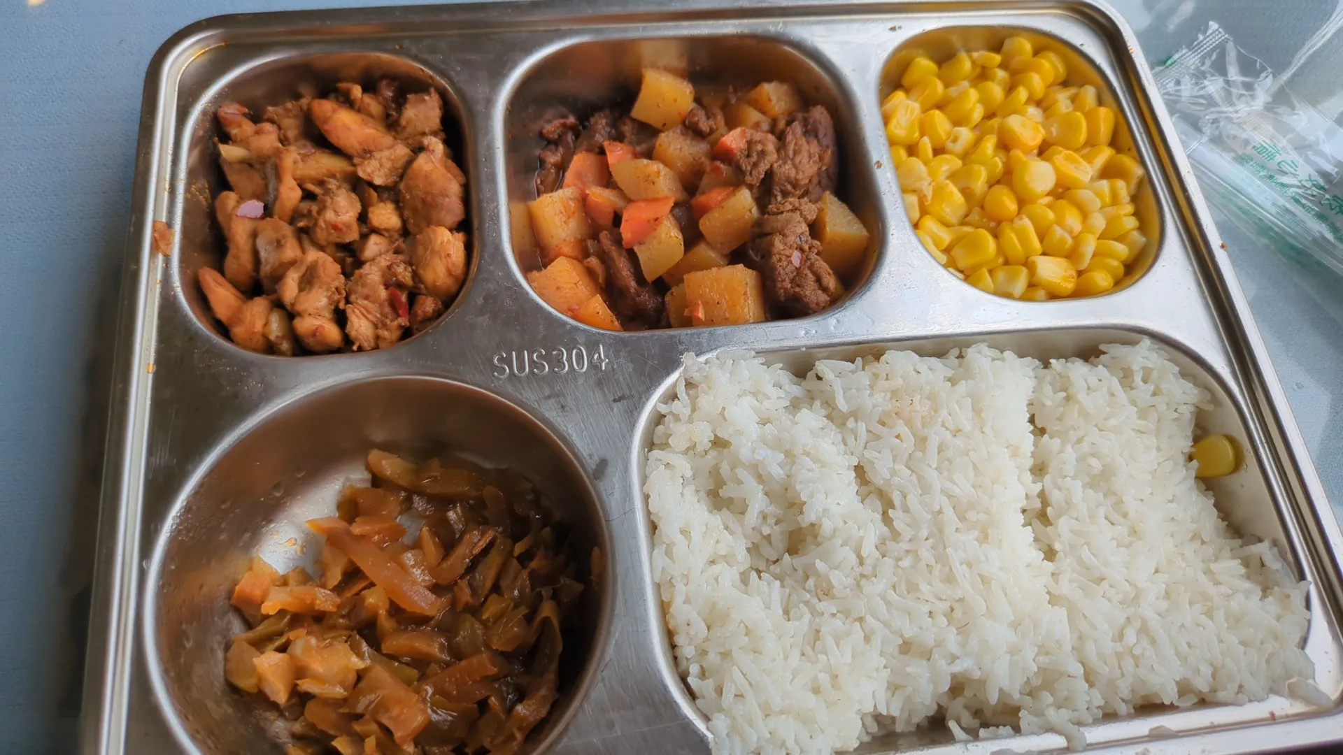 お昼ご飯のお弁当