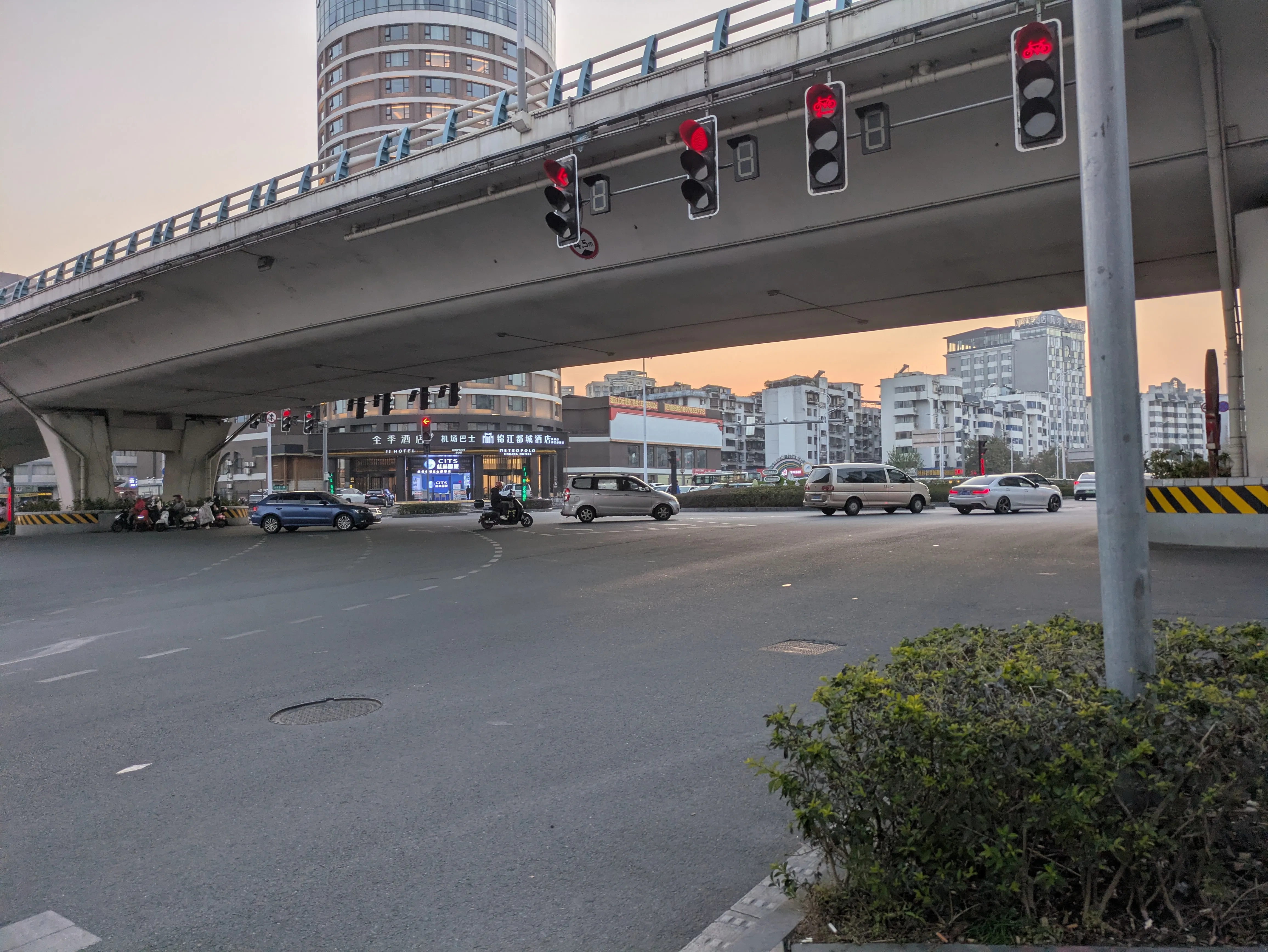 桂林駅付近でバスを降りる