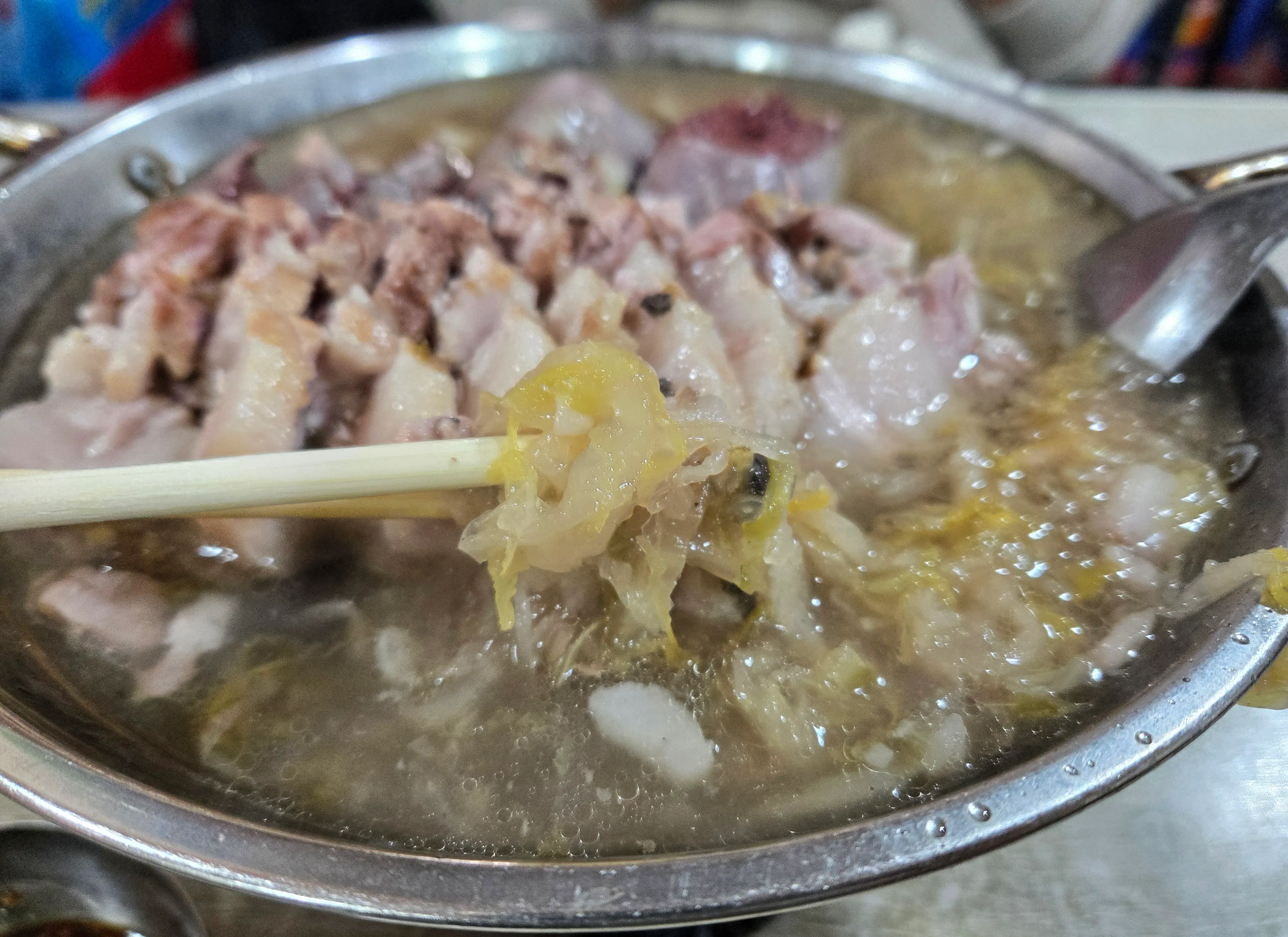 豚バラ2皿、カルビ辺りのお肉まで追加してたんまり