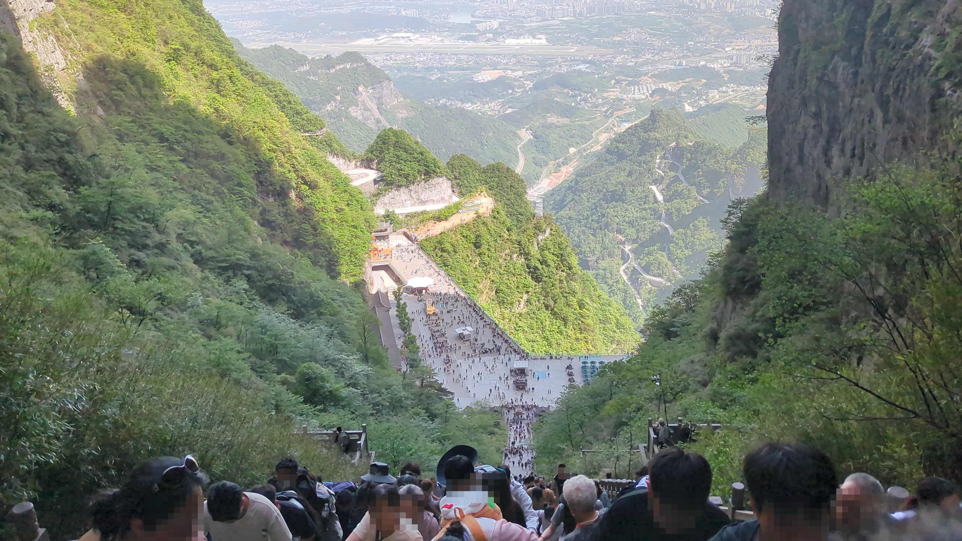 頂上についてから下を見るとこんな感じ