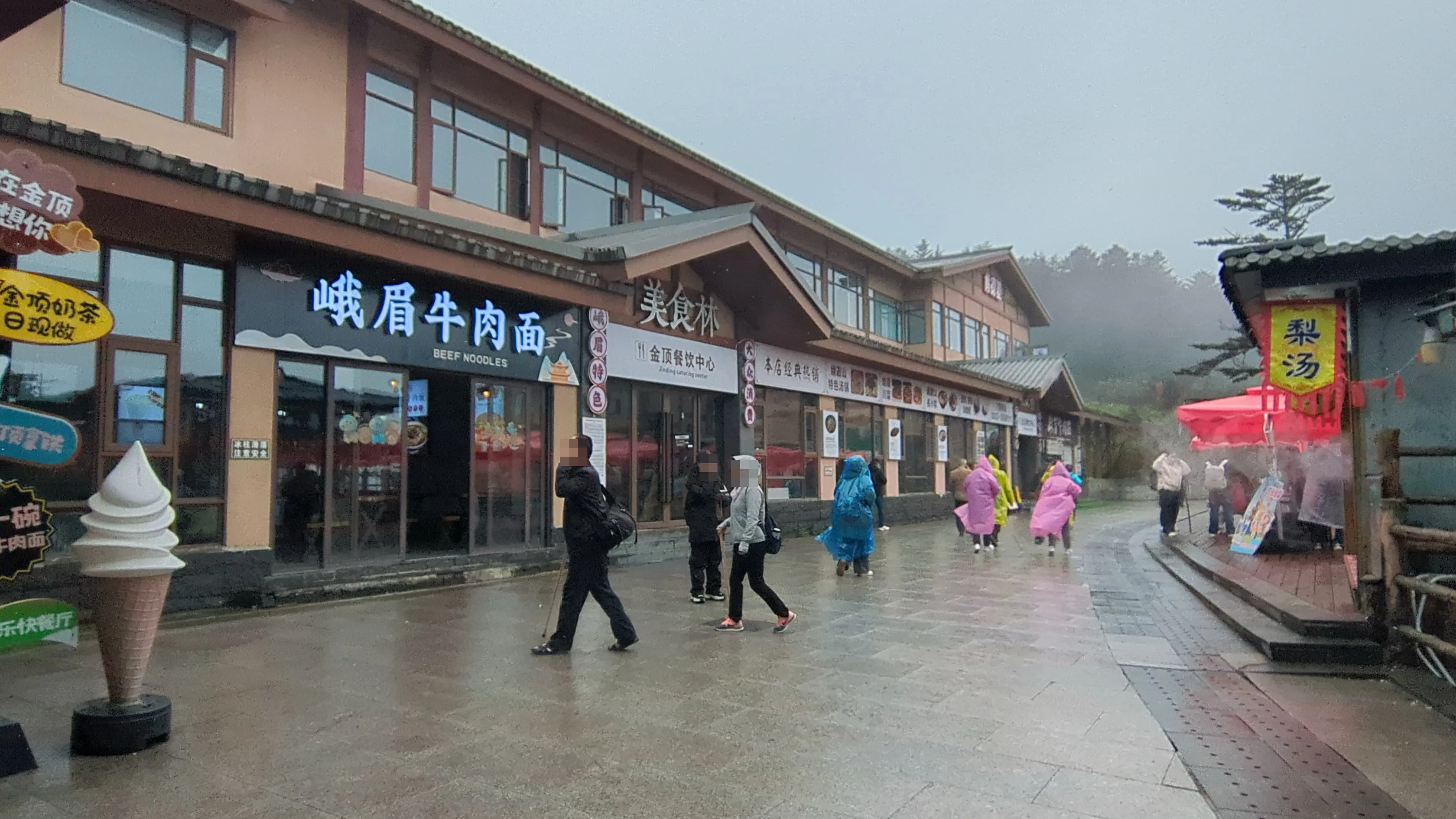 売店もたくさんあります。