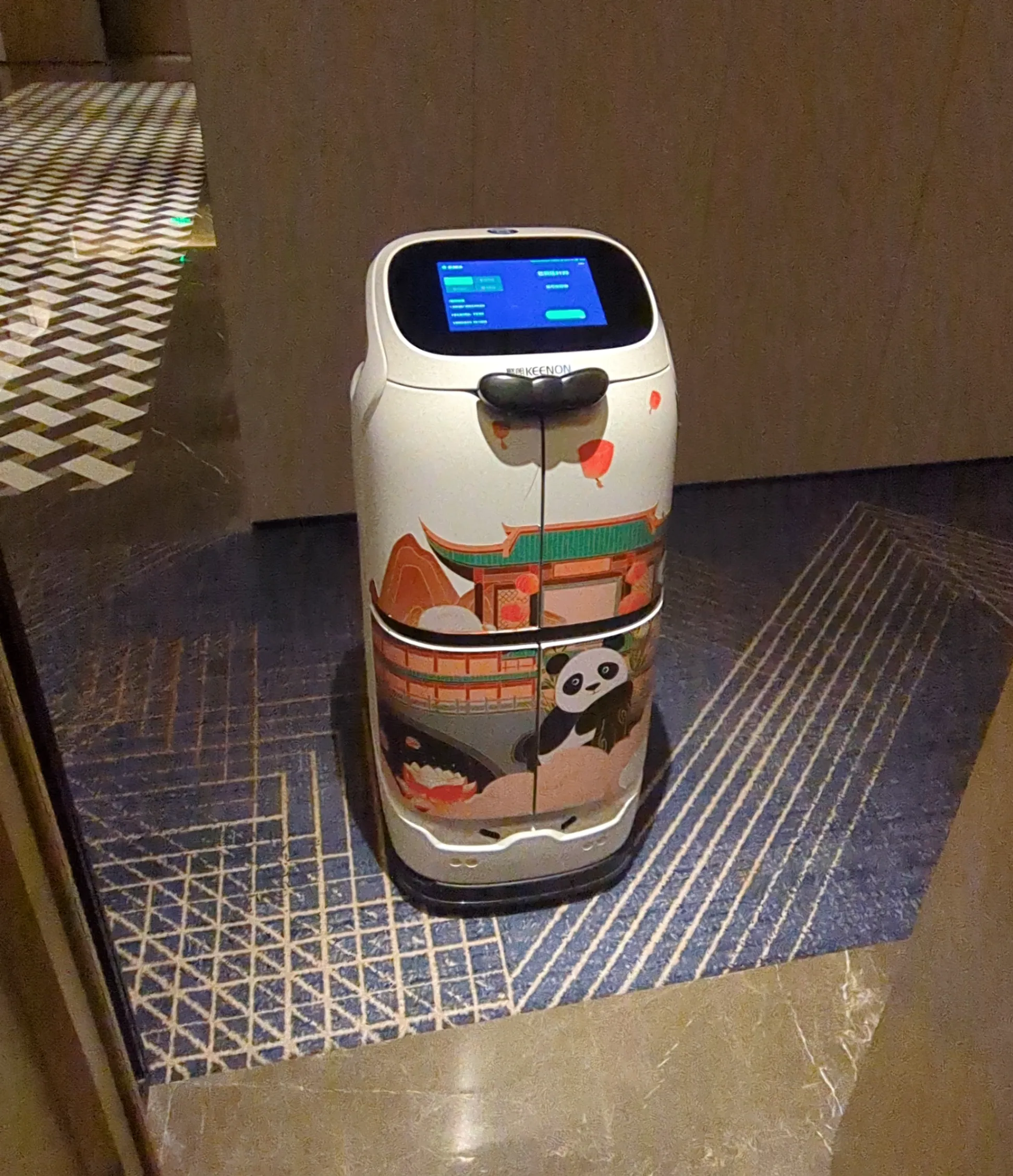 ロボットが持ってきてくれます