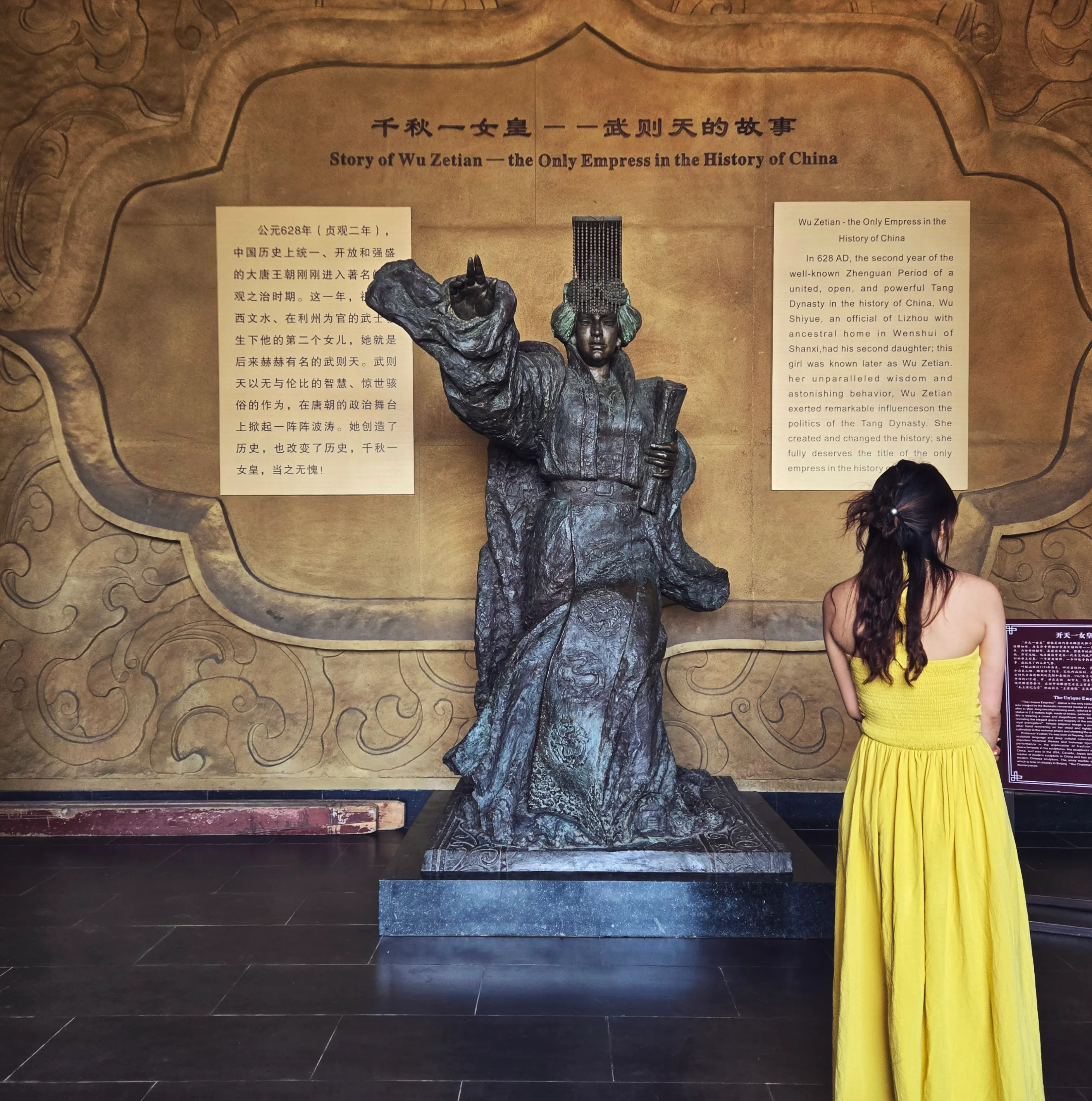 中国国内唯一の則天武后像らしい。